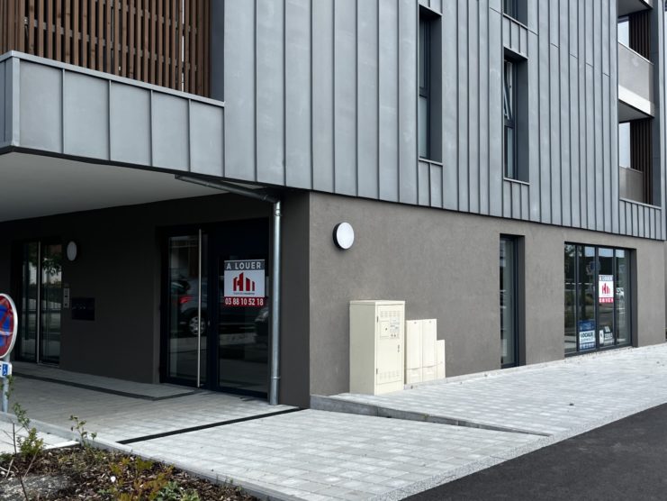 LOCAUX PROFESSIONNELS - VENDENHEIM - 401 m² divisible à partir de 200 m²