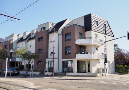 LOCAUX COMMERCIAUX - OSTWALD - 157 m² - Habitation Moderne
