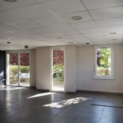LOCAUX COMMERCIAUX - OSTWALD - 157 m²