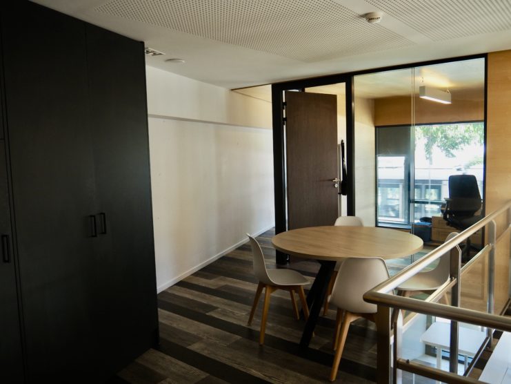 LOCAUX COMMERCIAUX - STRASBOURG (Port du Rhin) - 121 m²