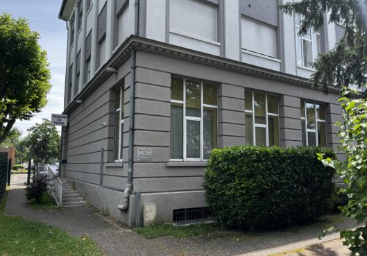 LOCAUX PROFESSIONNELS - STRASBOURG (Montagne Verte) - 195 m² - Habitation Moderne
