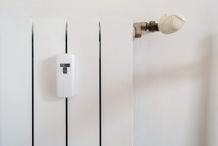 Termosifone a parete con regolatore